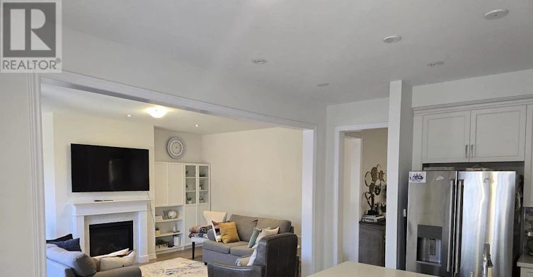 MAIN-33 Bremner Street, Whitby, ON, L1R 1W5 - 11