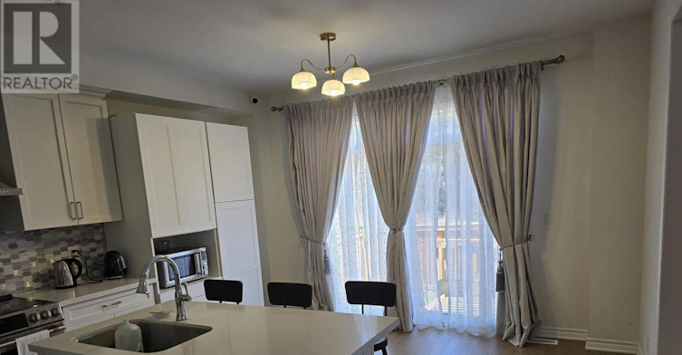 MAIN-33 Bremner Street, Whitby, ON, L1R 1W5 - 9