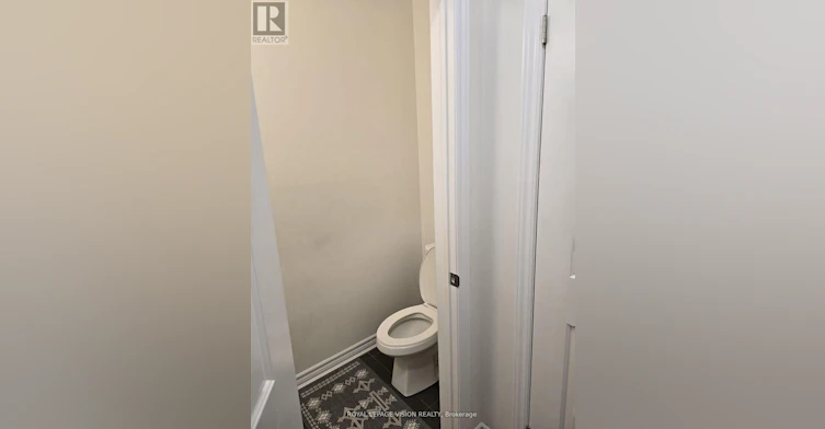 MAIN-33 Bremner Street, Whitby, ON, L1R 1W5 - 8