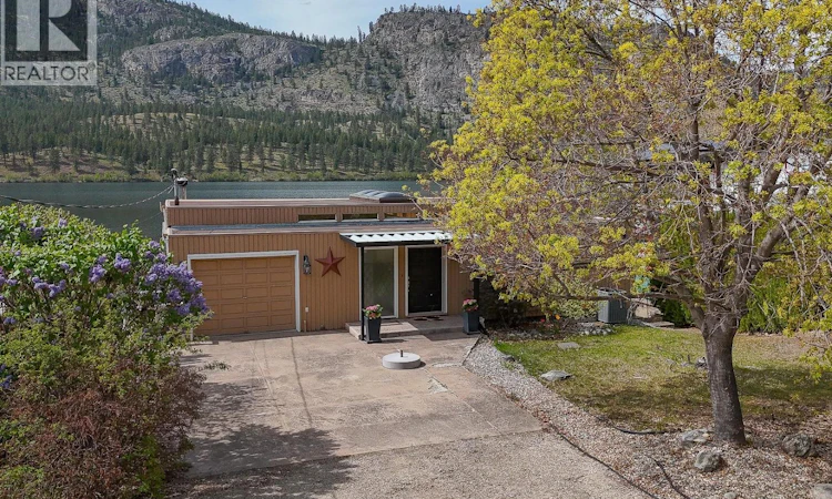3120 Vaseux Lake Crescent