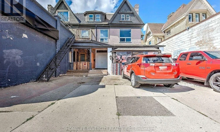 544 Dundas Street E