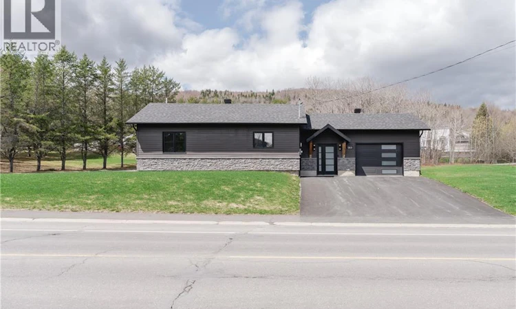 1303 St Francois