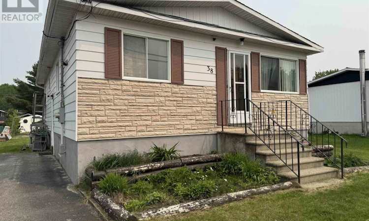 38 Richard Street