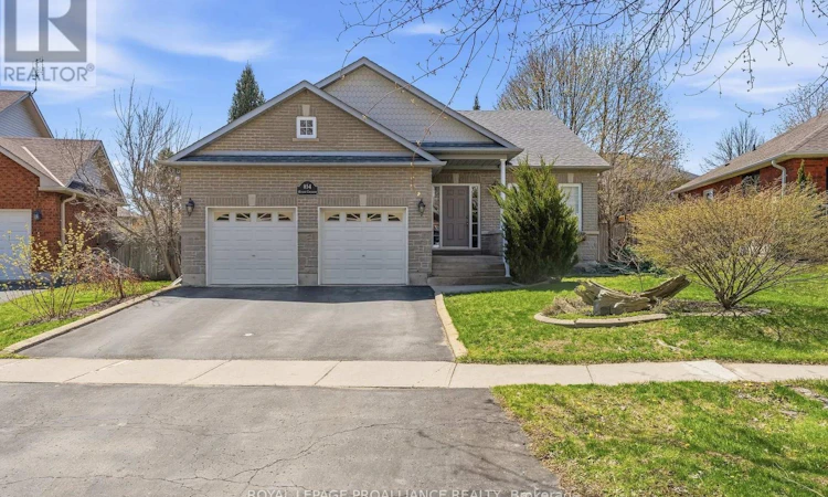 854 Munson Crescent