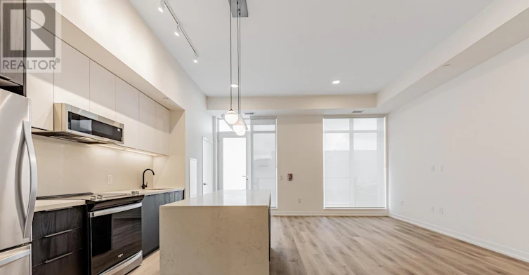 TH 101-5 York Garden Way, Toronto, ON, M6A 2V1
