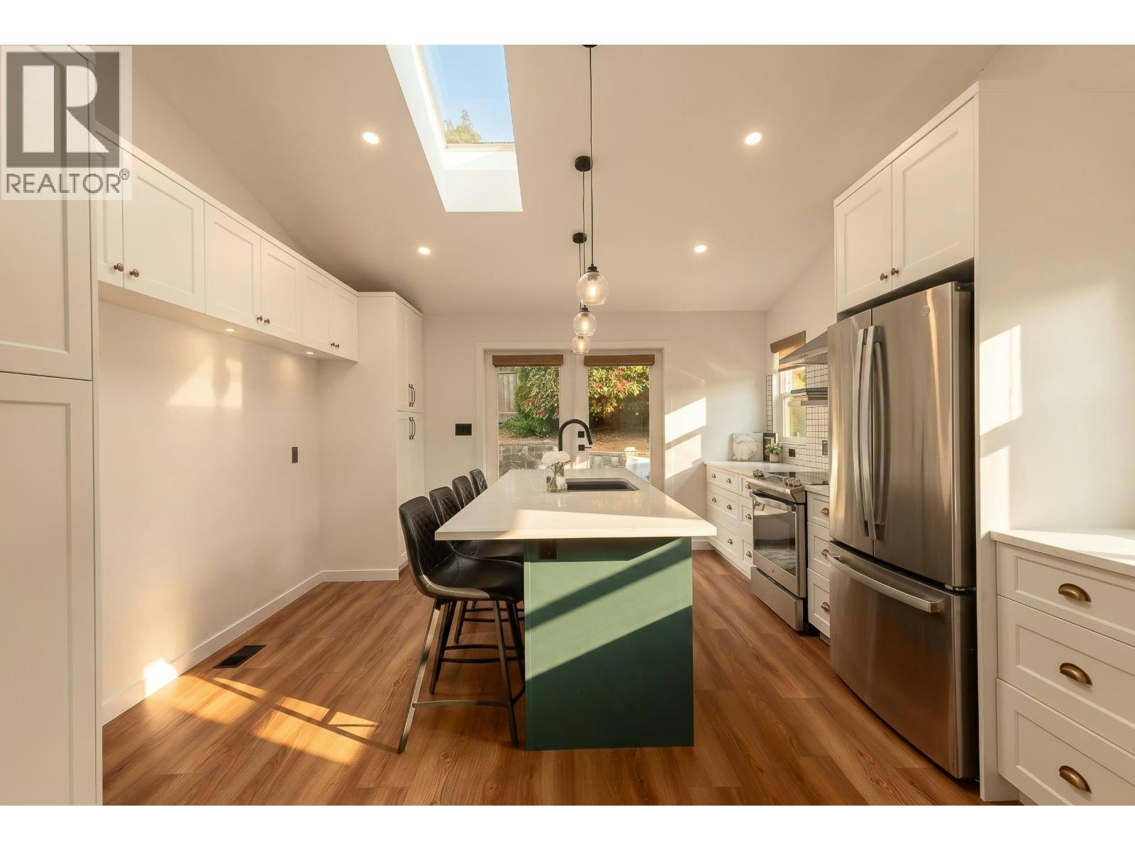 8029 Westlake Street, Burnaby, BC, V5A 2A9