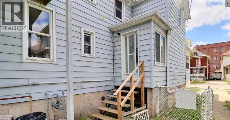 996 Albert, Windsor, ON, N8Y 1V6 - 2