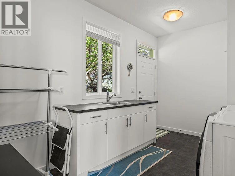 6498 Sherburn Road, Peachland, BC, V0H 1X7 - 47