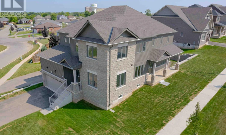 25 Oriole Crescent