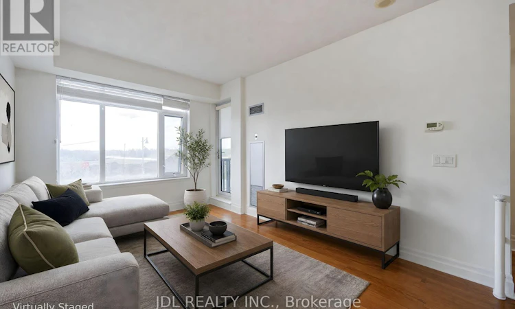 214-111 Upper Duke Crescent