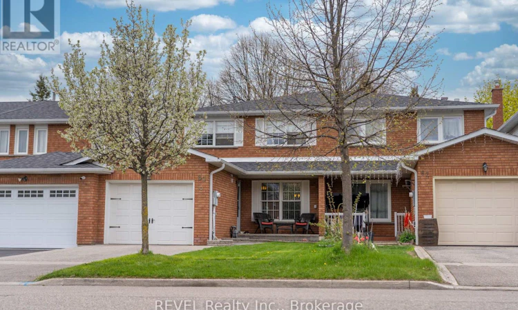 80 Dumfries Avenue