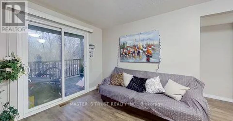 4-117 Erb Street W, Waterloo, ON, N2L 1T6 - 2