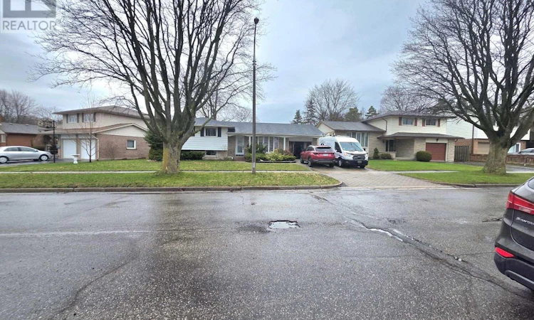 130 Champlain Crescent