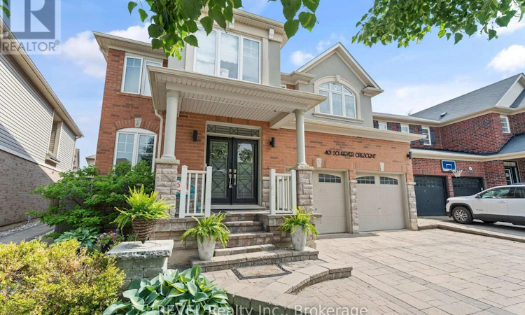 401 Schreyer Crescent