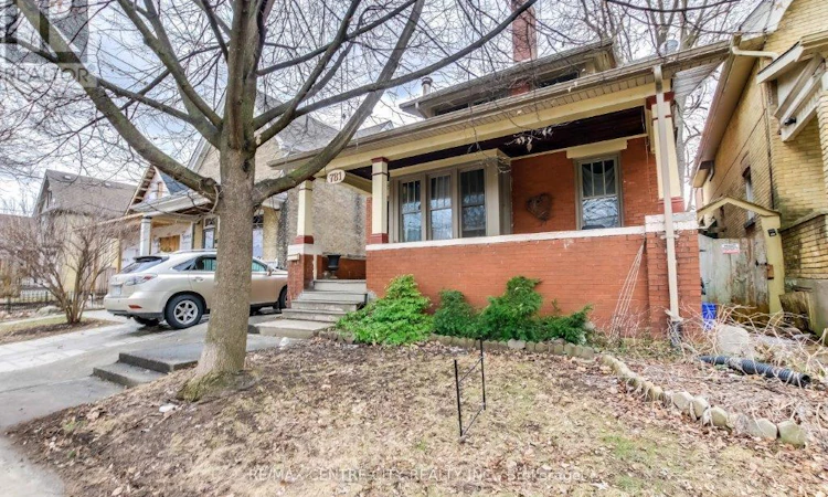 781 Dufferin Avenue