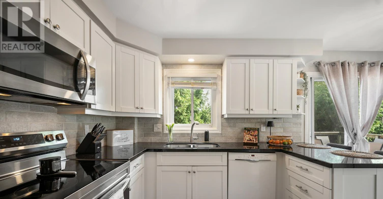 11 Penton Drive, Barrie, ON, L4N 7A3 - 11
