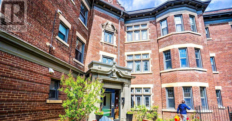 9-48 Lawton Boulevard, Toronto, ON, M4V 1Z5