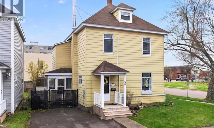 144 Dufferin Street