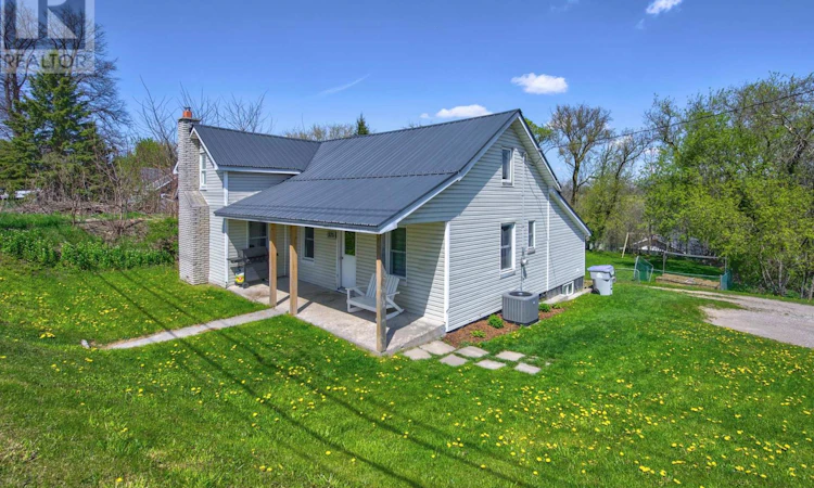 573 Queen Street E