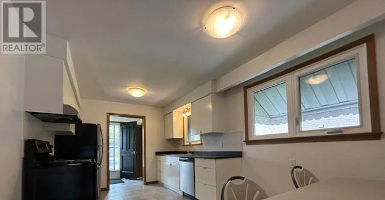 19 Sandbourne Crescent, Toronto, ON, M2L 3A5 - 10