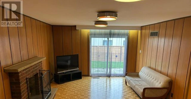 19 Sandbourne Crescent, Toronto, ON, M2L 3A5 - 22