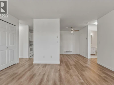 211-4305 Bellevue Drive - 5