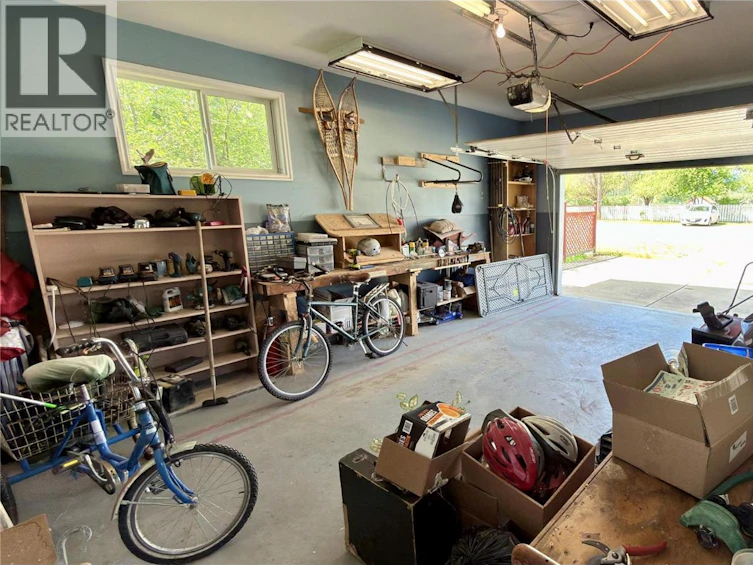 816 Division Street, Midway, BC, V0H 1M0 - 5