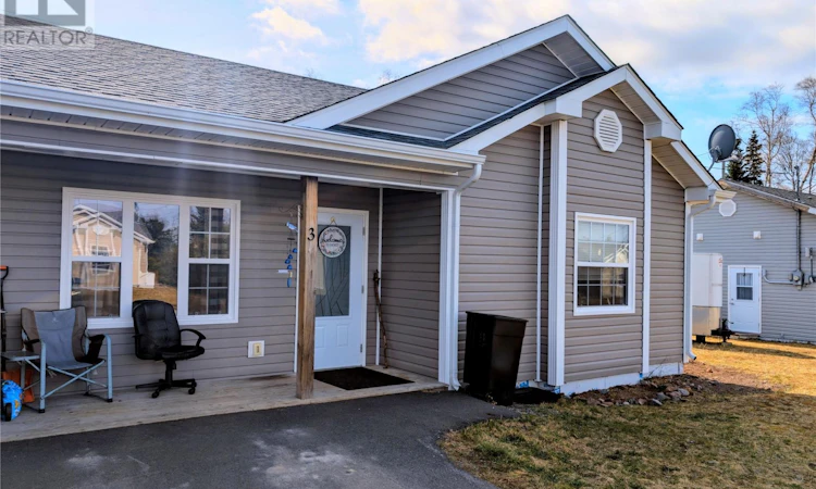 3 Murphy Crescent