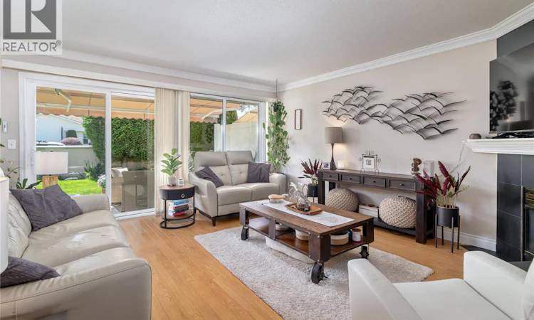 3-1886 Parkview Crescent