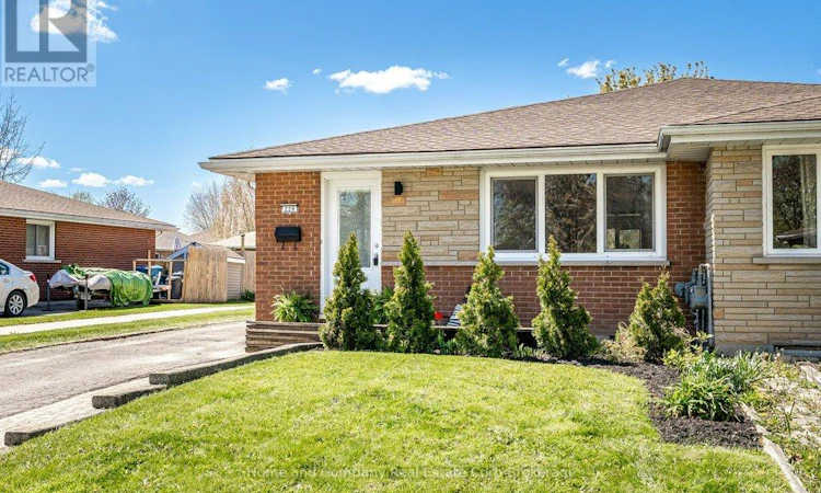 228 Redford Crescent