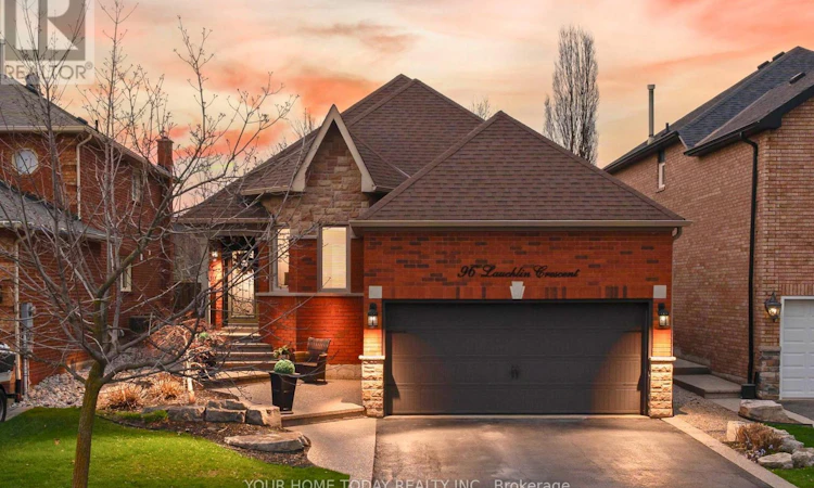 96 Lauchlin Crescent