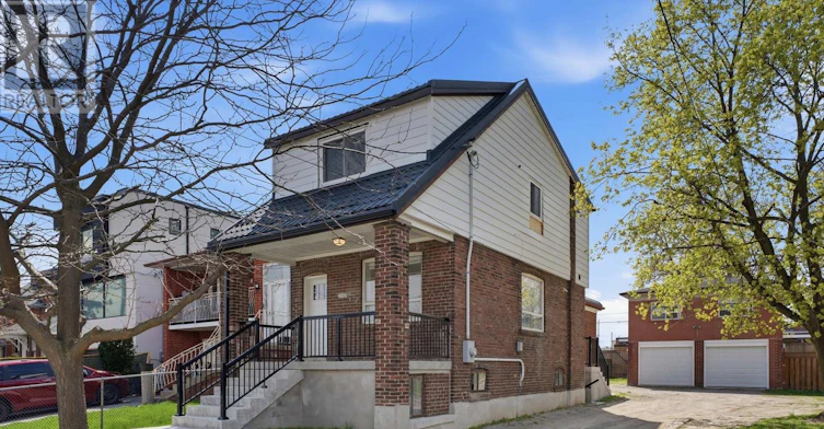 UPPER-1049 Glencairn Avenue, Toronto, ON, M6B 2B1
