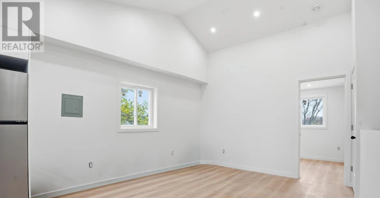 UPPER-1049 Glencairn Avenue, Toronto, ON, M6B 2B1 - 6