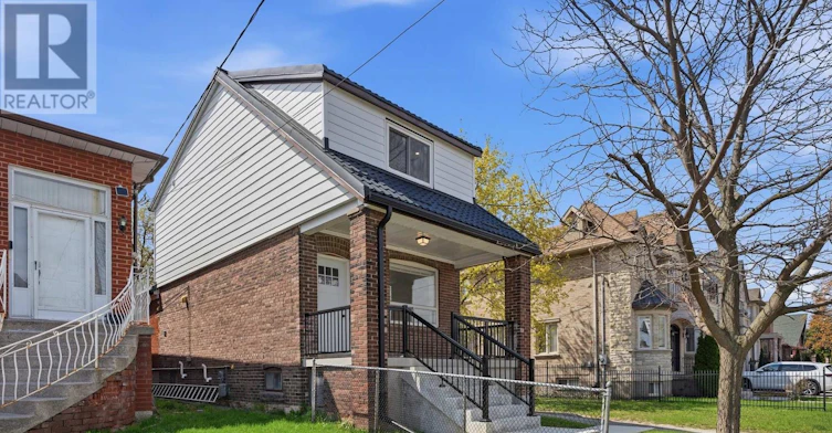 UPPER-1049 Glencairn Avenue, Toronto, ON, M6B 2B1 - 2