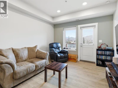 301-107 Yew Street - 3