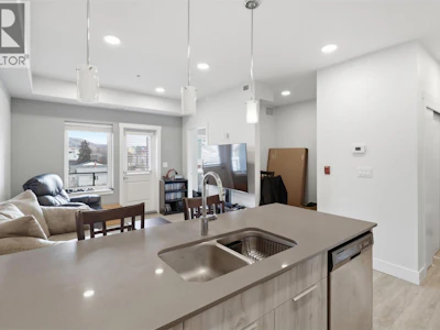 301-107 Yew Street - 4
