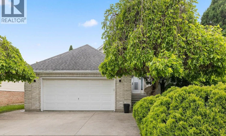 4577 Hunt Club Crescent
