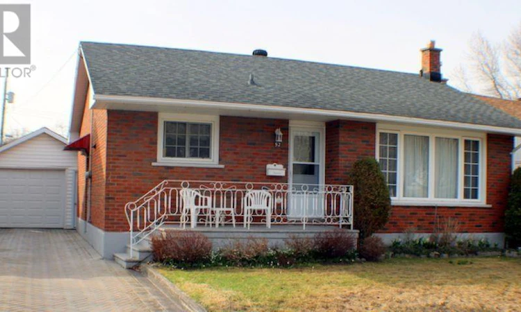 52 Grandview Avenue E