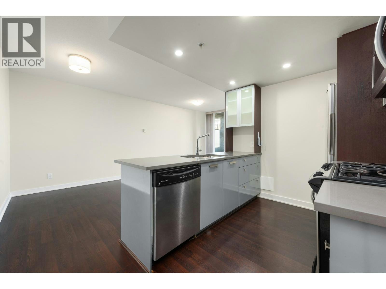 302-7080 No. 3 Road - 3