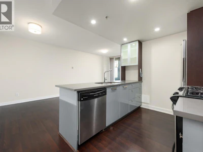 302-7080 No. 3 Road - 3