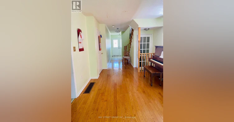 10 Cobblehill Court, Markham, ON, L6C 3E9 - 2