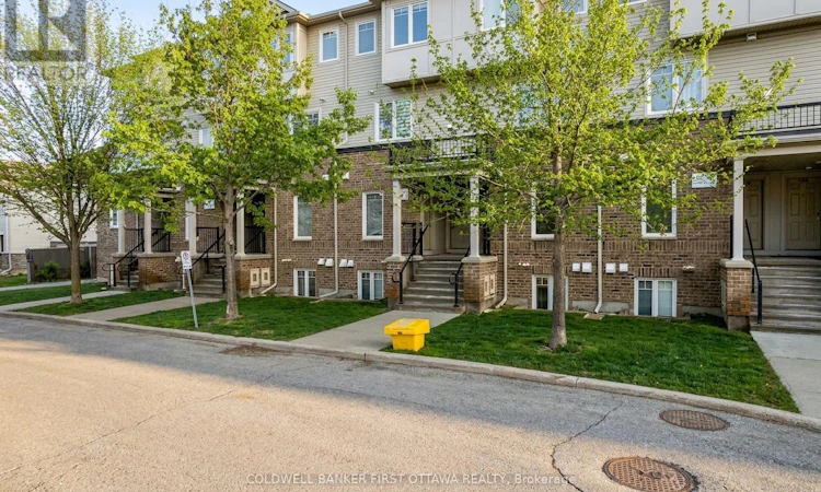 150 Urbancrest Private