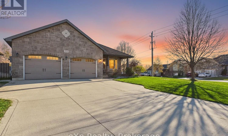 319 Gingrich Crescent