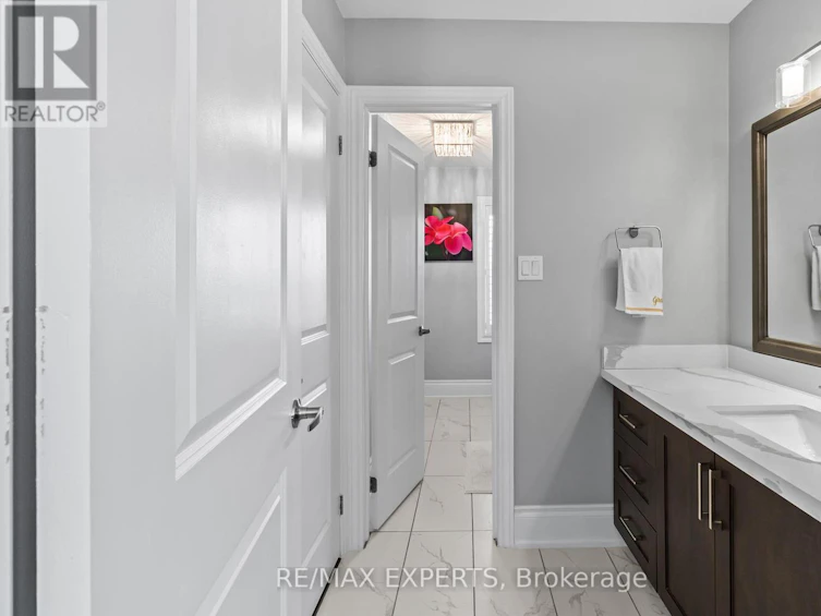 22 Travers Gate, Springwater, ON, L9X 0S8 - 22