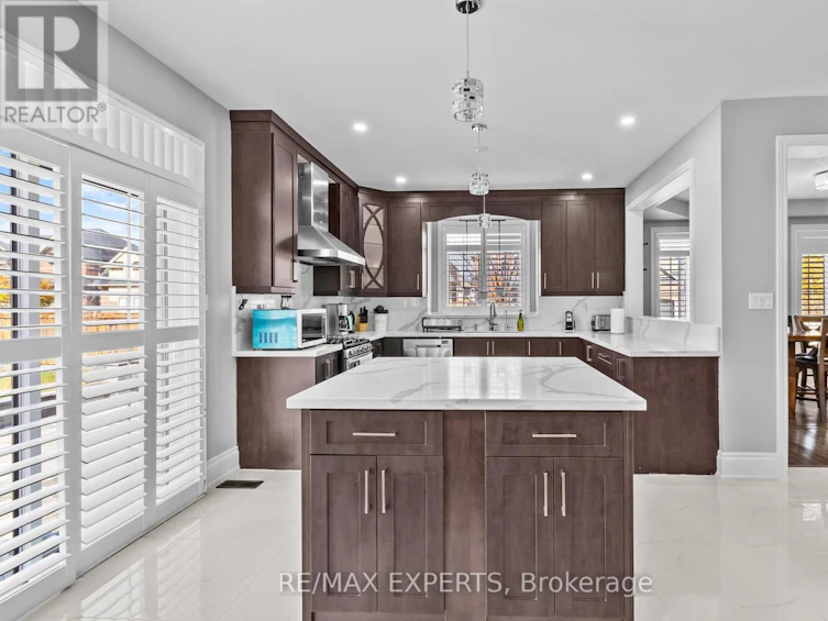 22 Travers Gate, Springwater, ON, L9X 0S8 - 7
