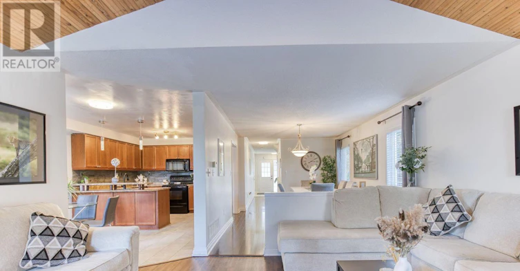 45 Hatch Street E, Whitby, ON, L1M 2H9 - 20