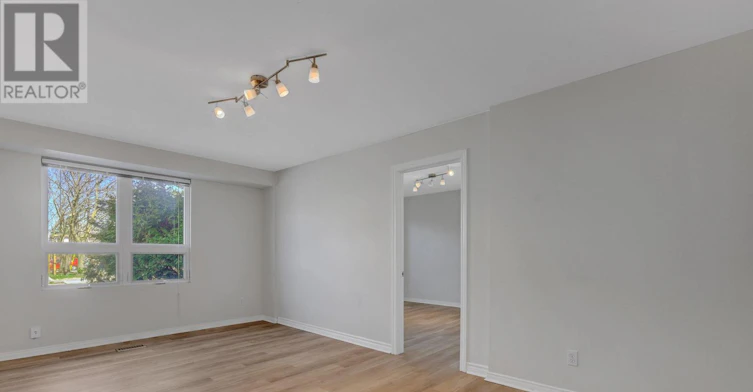 504 Hilson Avenue, Ottawa, ON, K1Z 6C7 - 8