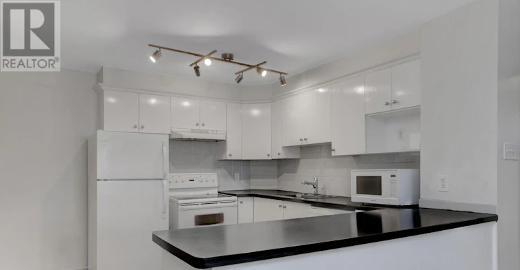 504 Hilson Avenue, Ottawa, ON, K1Z 6C7 - 11