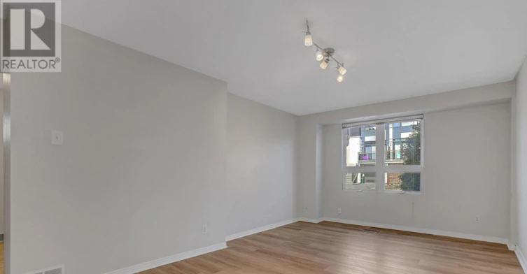 504 Hilson Avenue, Ottawa, ON, K1Z 6C7 - 9