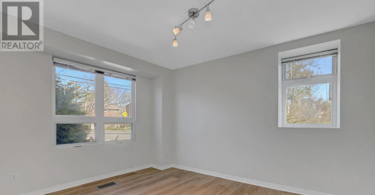 504 Hilson Avenue, Ottawa, ON, K1Z 6C7 - 17